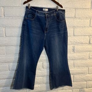 Abercrombie & Fitch Ultra High Rise Flare Jeans Size 35/20 Short. Frayed Hem